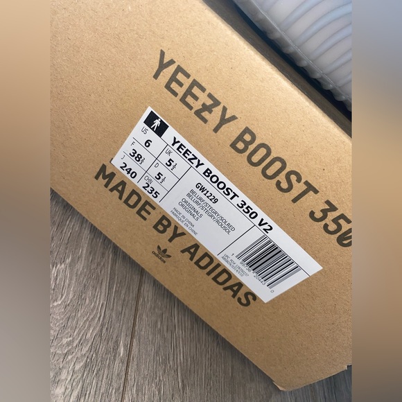 YEEZY BOOST 350 V2 ‘REFLECTIVE BELUGA’ - Picture 5 of 6